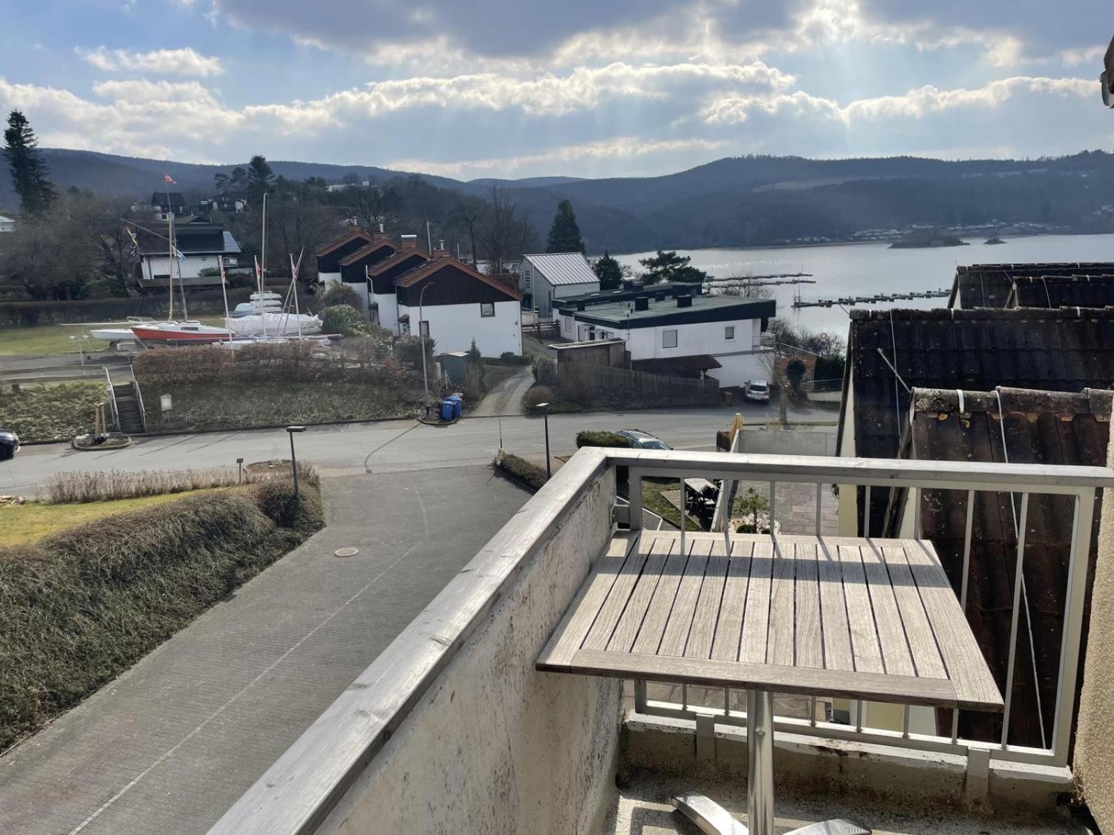 Gemutliche 93m2Fewo mit 2 Schlafzimmern und seitlichem Seeblick vom Balkon Scheid  Exterior foto